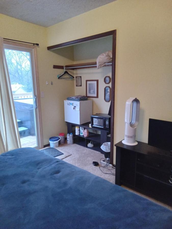 Homestay Outdoor Hot Tub And Cozy King Bed Lansing